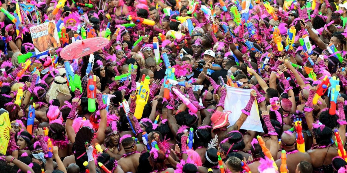 Agora é lei: pistolas de água estão proibidas no Carnaval de Salvador