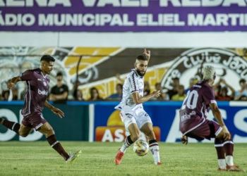 Vitória larga bem e bate o Jacuipense em estreia no Campeonato Baiano