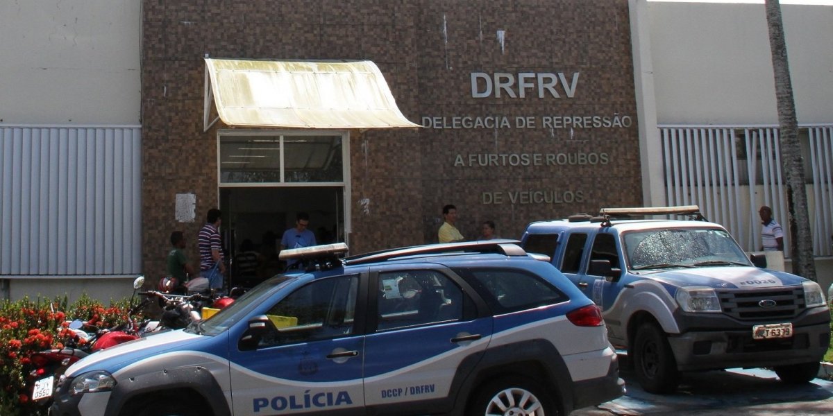 Dupla suspeita de roubo é presa em Pirajá