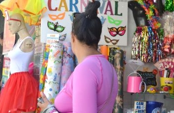 Comércio aposta no crescimento das vendas para o Carnaval