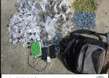 Operação policial apreende mais de mil porções de drogas em Pernambués