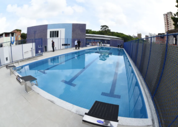 Prefeitura entrega 1ª escola municipal com piscina semiolímpica