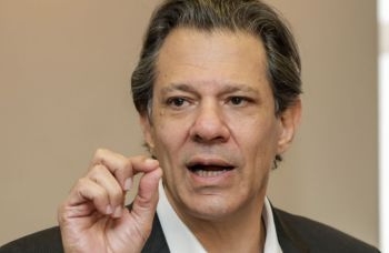 Socorro a aéreas não terá dinheiro do Tesouro, diz Haddad