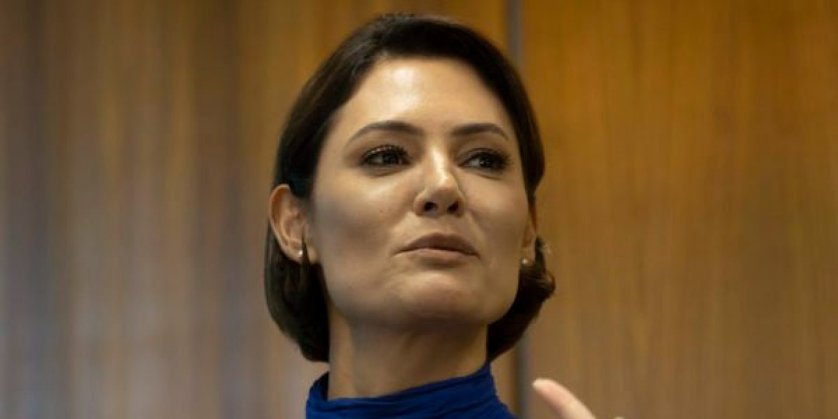 Móveis: Michelle Bolsonaro promete “medidas judiciais” contra Lula