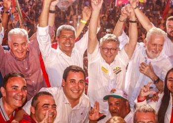 Caetano lança pré-candidatura a prefeitura de Camaçari ao lado de Jerônimo