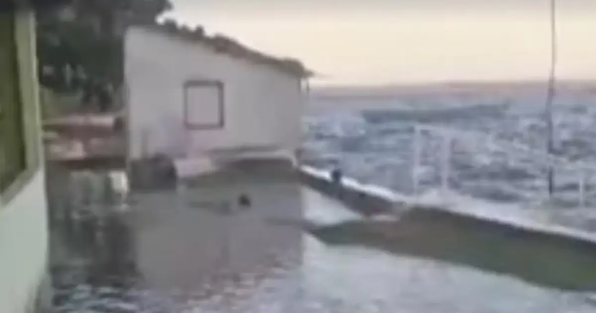 Maré alta invade pelo menos 15 casas em povoado no Baixo Sul da Bahia