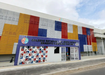 Jerônimo anuncia investimentos de R$ 20 bi em obras para escolas