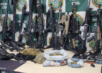 Quinze milicianos presos e 12 fuzis apreendidos após confronto