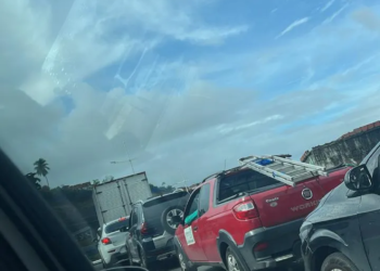 Acidente causa grande congestionamento na BR-324