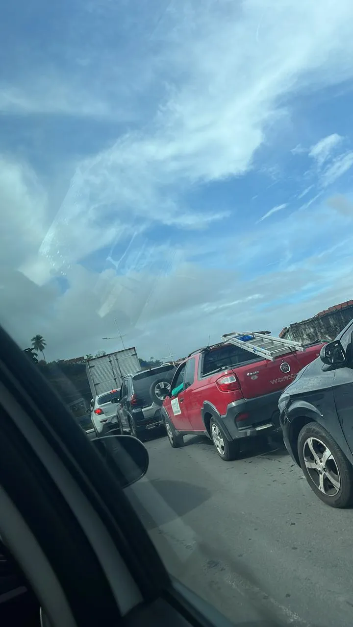 Acidente causa grande congestionamento na BR-324
