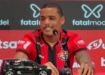 Janderson é oficialmente apresentado ao Vitória