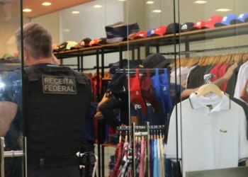 Receita Federal e Polícia Civil combatem falsificação de roupas em Salvador