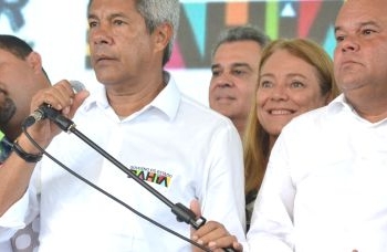 Governador entrega na ALBA projeto em benefício dos professores indígenas