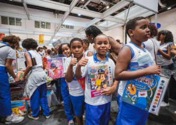 Bienal: Prefeitura distribuirá 10 mil vales-livro para alunos da rede municipal