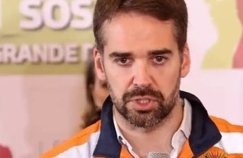 Após dizer que doações podem impactar comércio local, Eduardo Leite pede desculpa