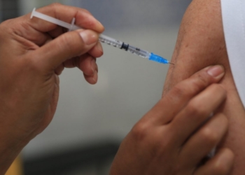 Farmacêutica encerra produção da vacina contra a Covid-19