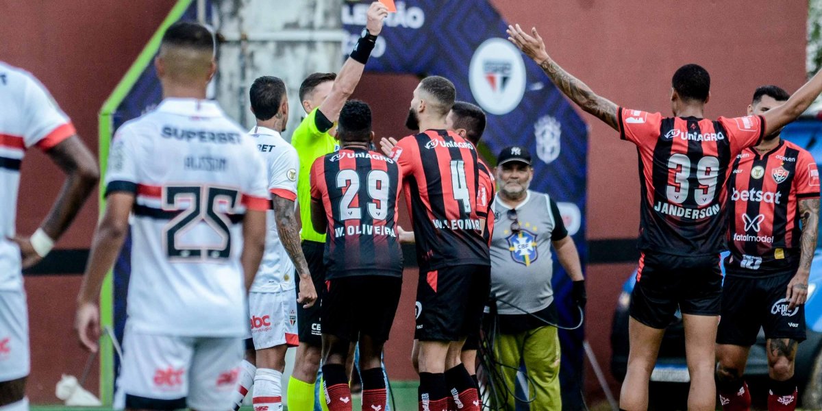 Wagner Leonardo é expulso no início e Vitória perde para o São Paulo no Barradão