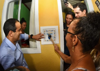 Morar Melhor: Prefeitura de Salvador entrega 101 casas reformadas no Arenoso