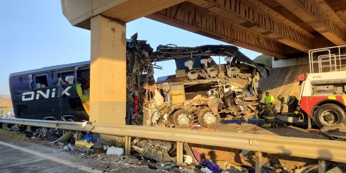 Acidente com ônibus deixa mortos e feridos em São Paulo