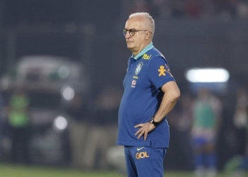 Brasil perde para Paraguai com direito a “Olé” e Dorival afirma: “não é fácil”