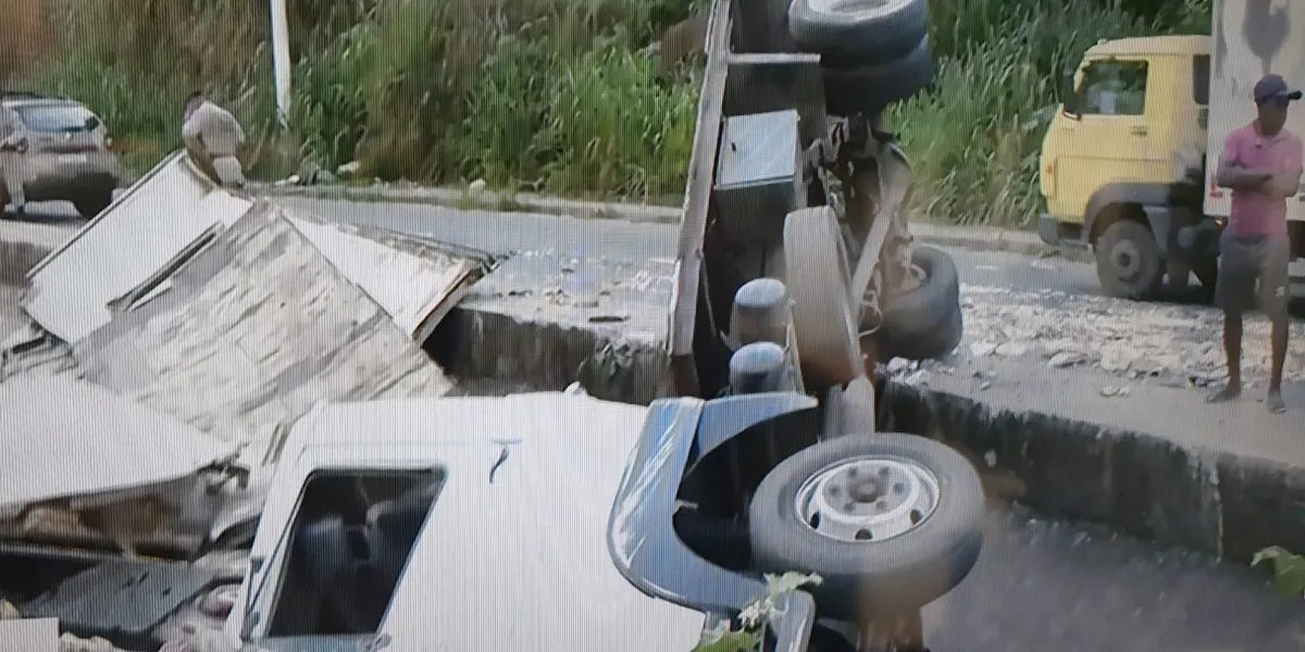 Acidente envolvendo um caminhão deixa um morto e dois feridos em Salvador