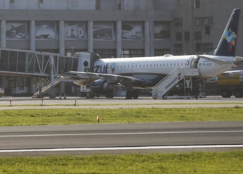 Avião muda a rota e aterrissa em Salvador e Azul nega pouso emergencial
