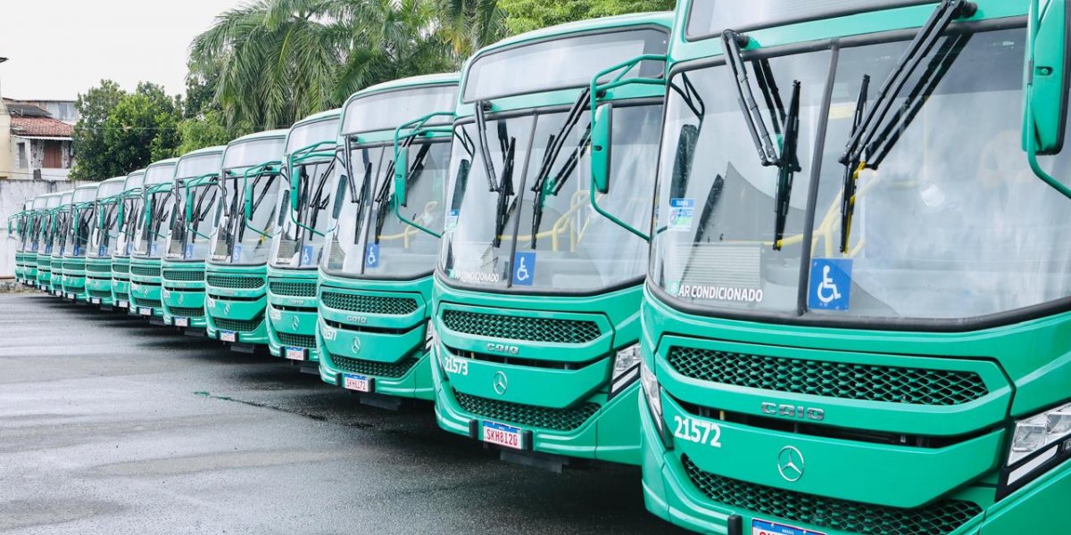 Prefeitura de Salvador entrega 18 novos ônibus com ar-condicionado