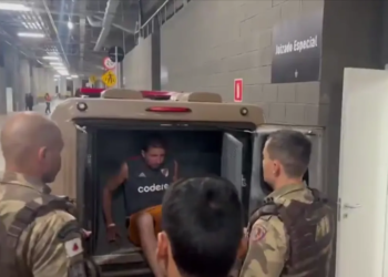 Torcedor do River Plate é preso por gestos racistas