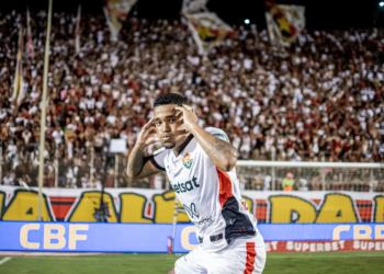 Artilheiro do Brasileirão, Alerrandro diz que vai ‘secar’ Yuri Alberto