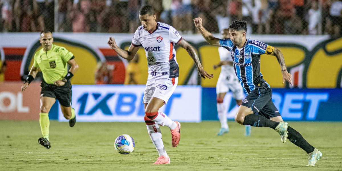Em última partida no Barradão do ano, Vitória fica apenas com um empate