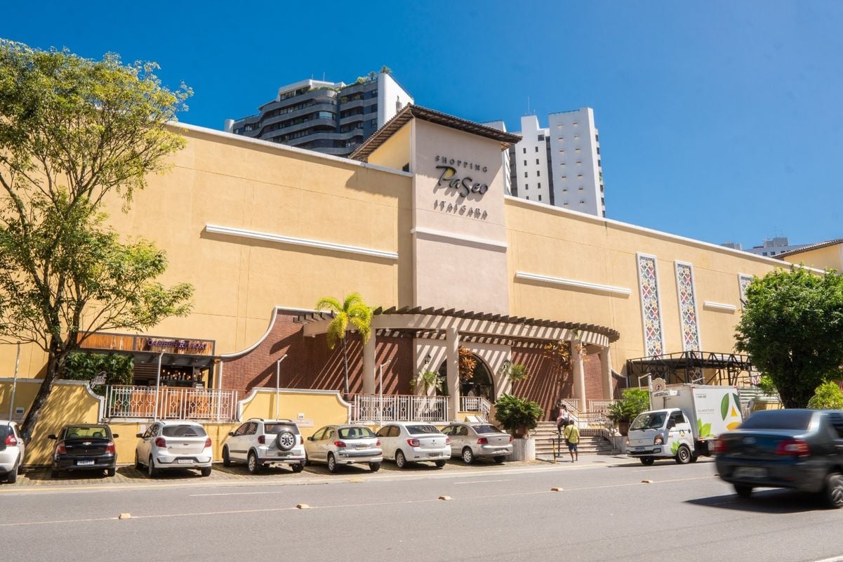 Mulher é esfaqueada dentro de shopping de Salvador