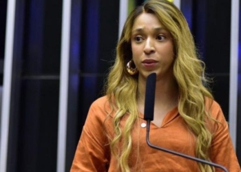 Deputada Erika Hilton apresentará PEC pelo fim da escala 6×1 nesta terça-feira