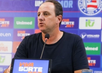 Ceni novamente se revolta com o gramado e admite piora do Bahia no 2º tempo