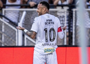 Mágico: Neymar marca gol antológico e comanda vitória do Santos