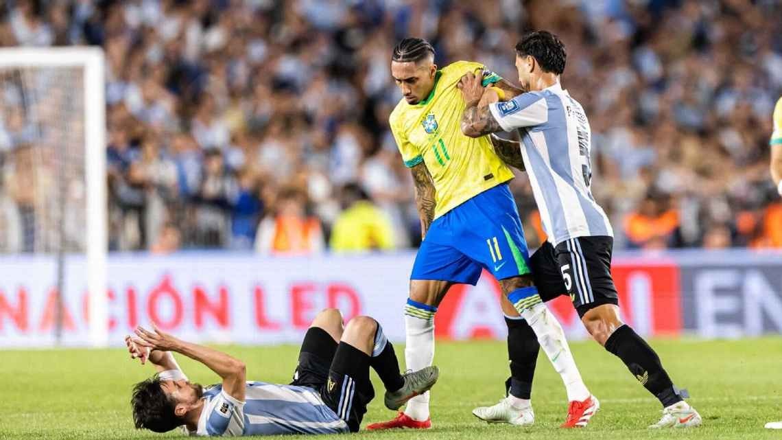 Brasil leva vexame da Argentina, é goleado, e Raphinha não cumpre promessa.