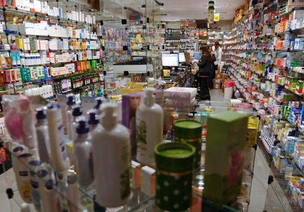 Remédios devem ficar até 5,06% mais caros a partir desta segunda-feira; saiba como economizar