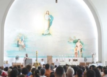 Missa no Santuário Santa Dulce dos Pobres reúne multidão em memória do Papa