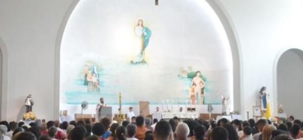 Missa no Santuário Santa Dulce dos Pobres reúne multidão em memória do Papa