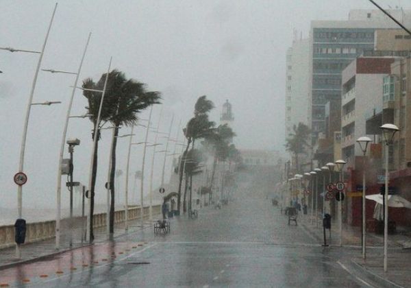 Salvador tem chuva intensa e Codesal alerta para riscos de deslizamento