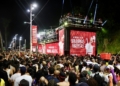 Léo Santana comanda Pipoco e arrasta multidão no pré-Carnaval de Salvador