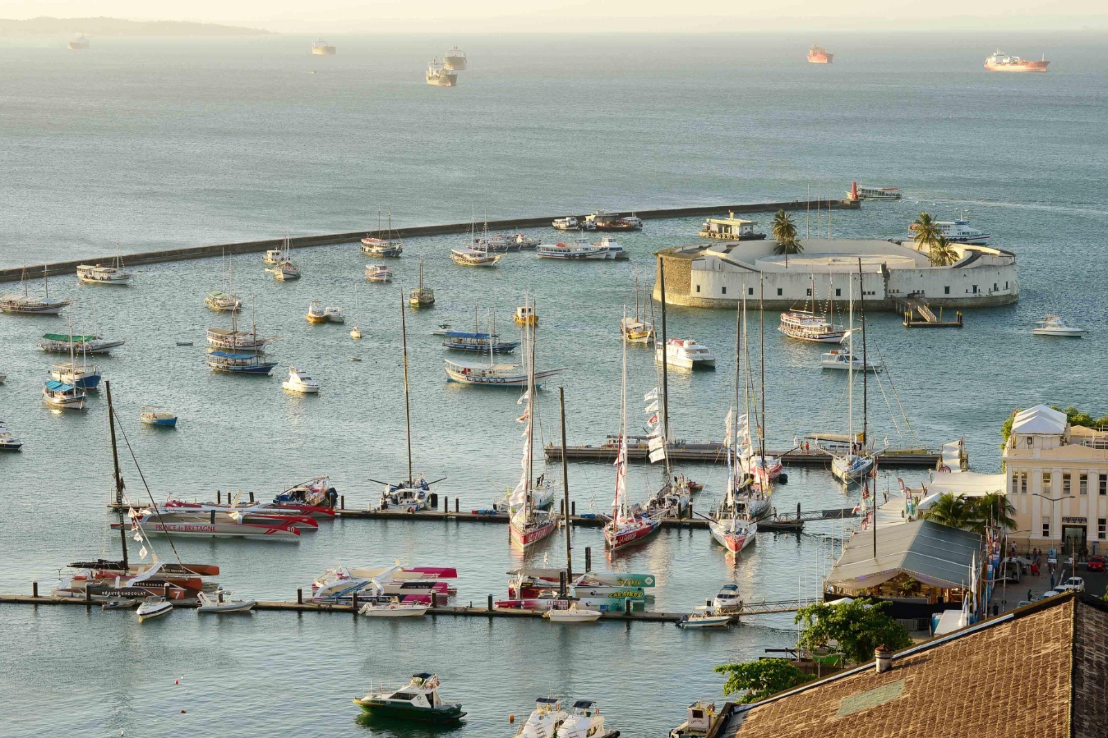 Salvador estuda transporte aquático urbano para ampliar mobilidade através da Baía de Todos-os-Santos