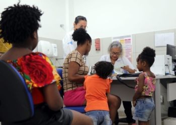 319 mil beneficiários do Bolsa Família ainda precisam realizar acompanhamento de saúde em Salvador