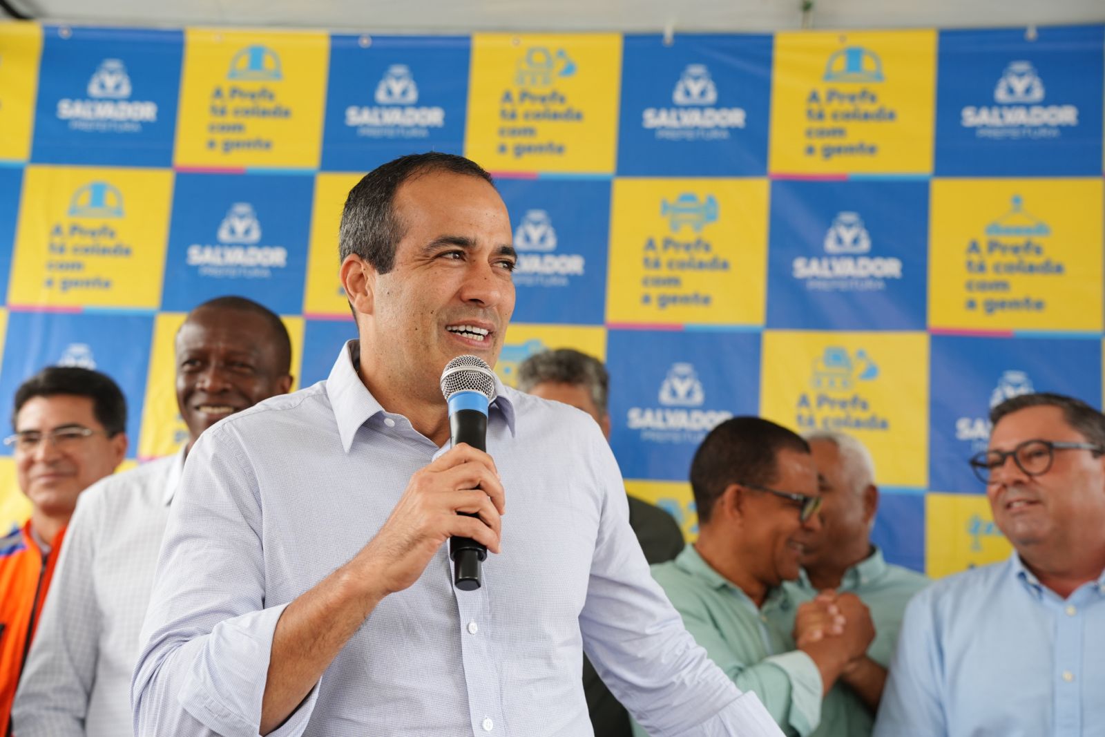 Prefeitura entrega contenção de encosta com área de lazer em Colinas de Periperi